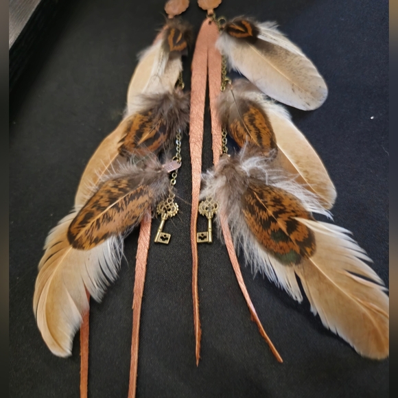 Long Earrings Feather Leather Conch key Charms & Chain Jewelry Handcrafted Boho - Picture 3 of 5